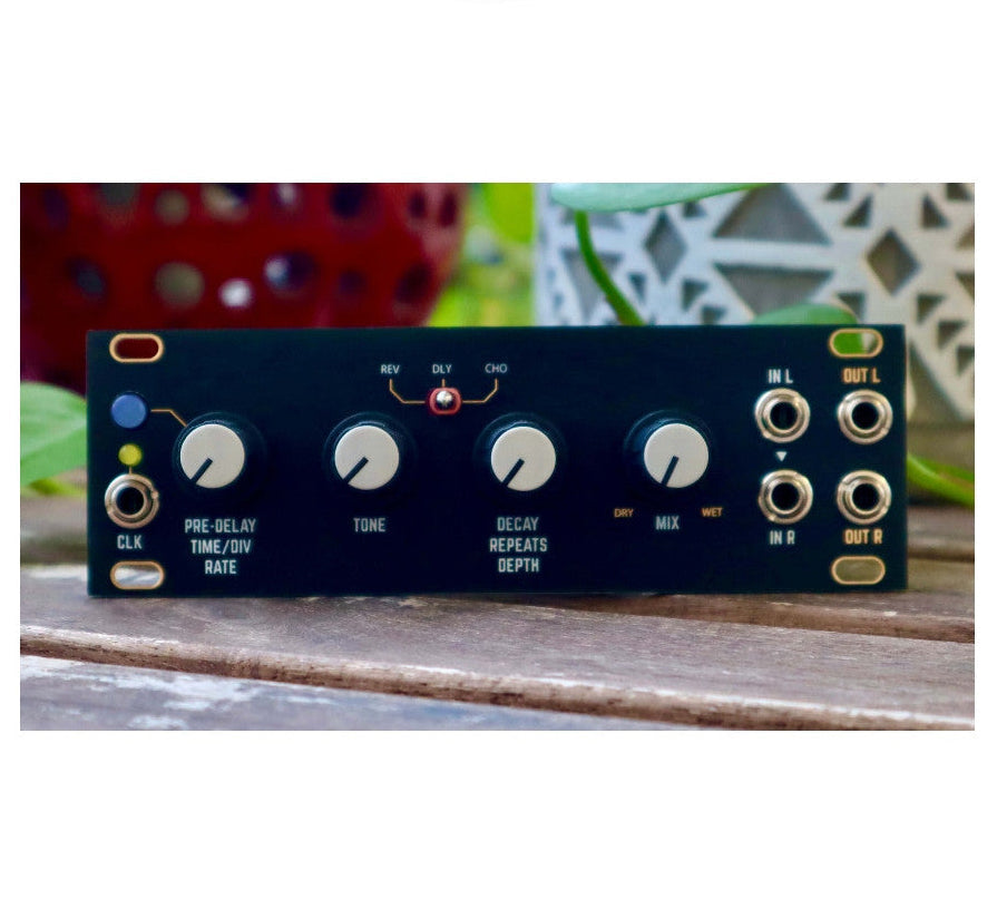 Dusty Clouds MULTI-FX 1U Alternative panel Matte Black / Gold