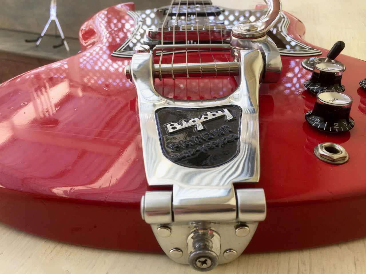 Gibson SG w/Bigsby B3 & Towner Down Tension Bar, Decoboom Streamline Pickguard Set