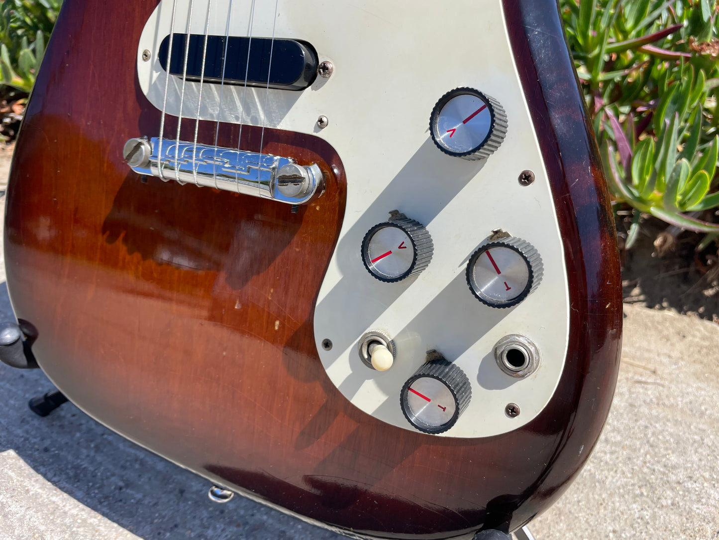 1964 Epiphone Olympic Double Sunburst "Batwing" headstock