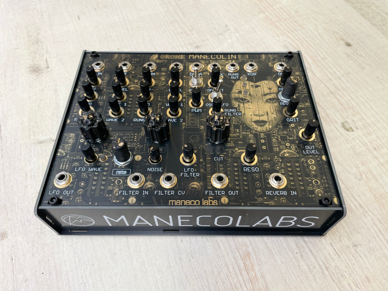Maneco Labs GRONE MANECOLIN (Table Top)