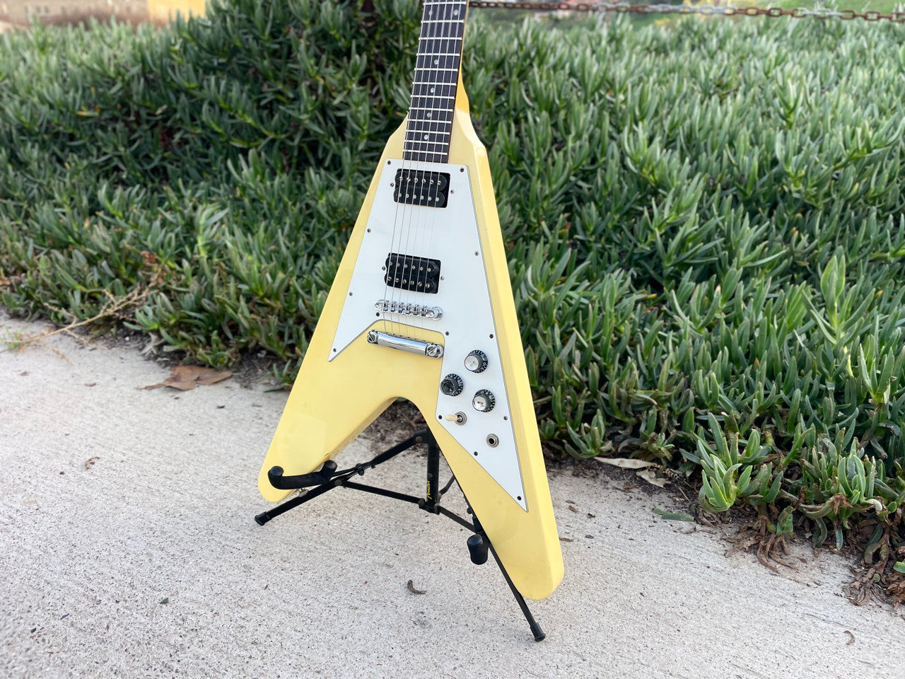 1991 Gibson Flying V ’67 Early Reissue Alpine White