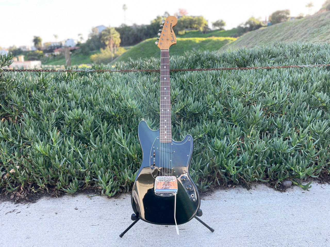 CIJ Fender Mustang Black