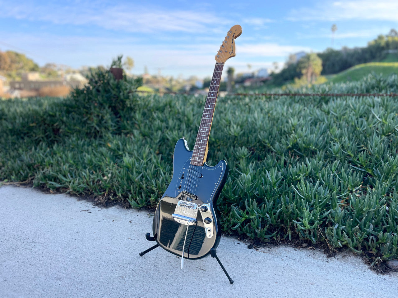 CIJ Fender Mustang Black