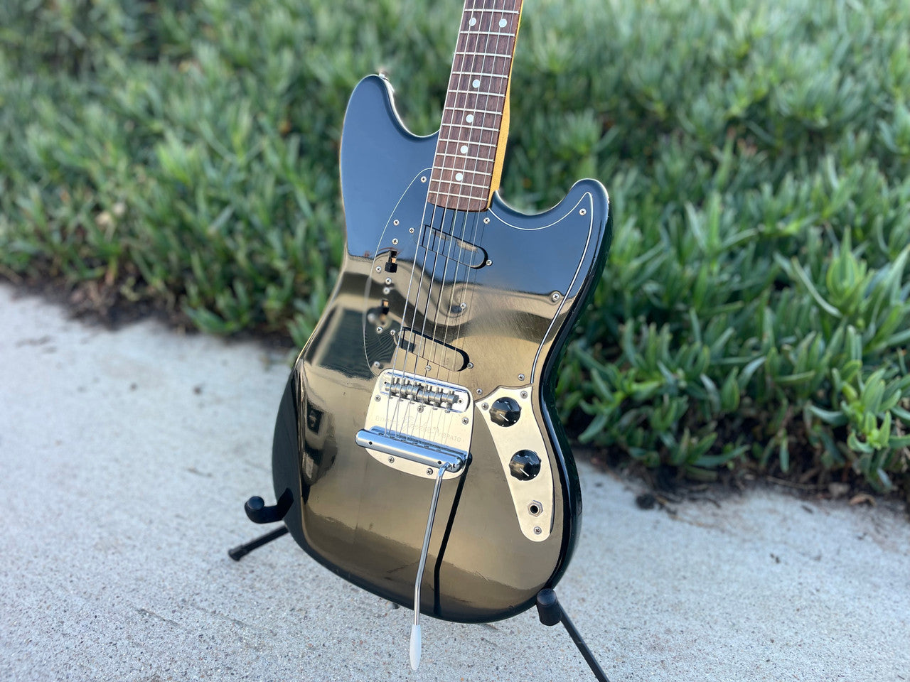 CIJ Fender Mustang Black
