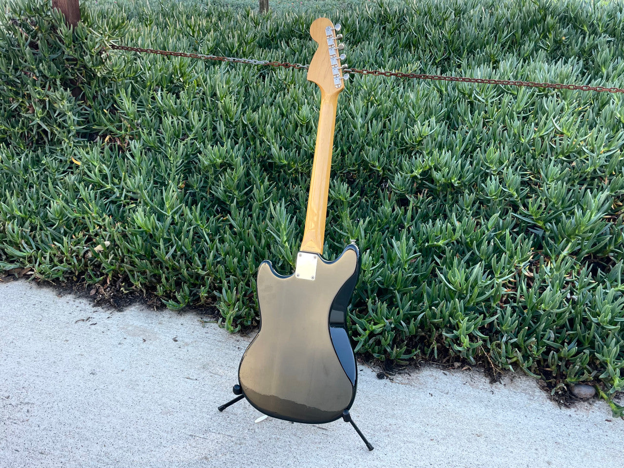 CIJ Fender Mustang Black