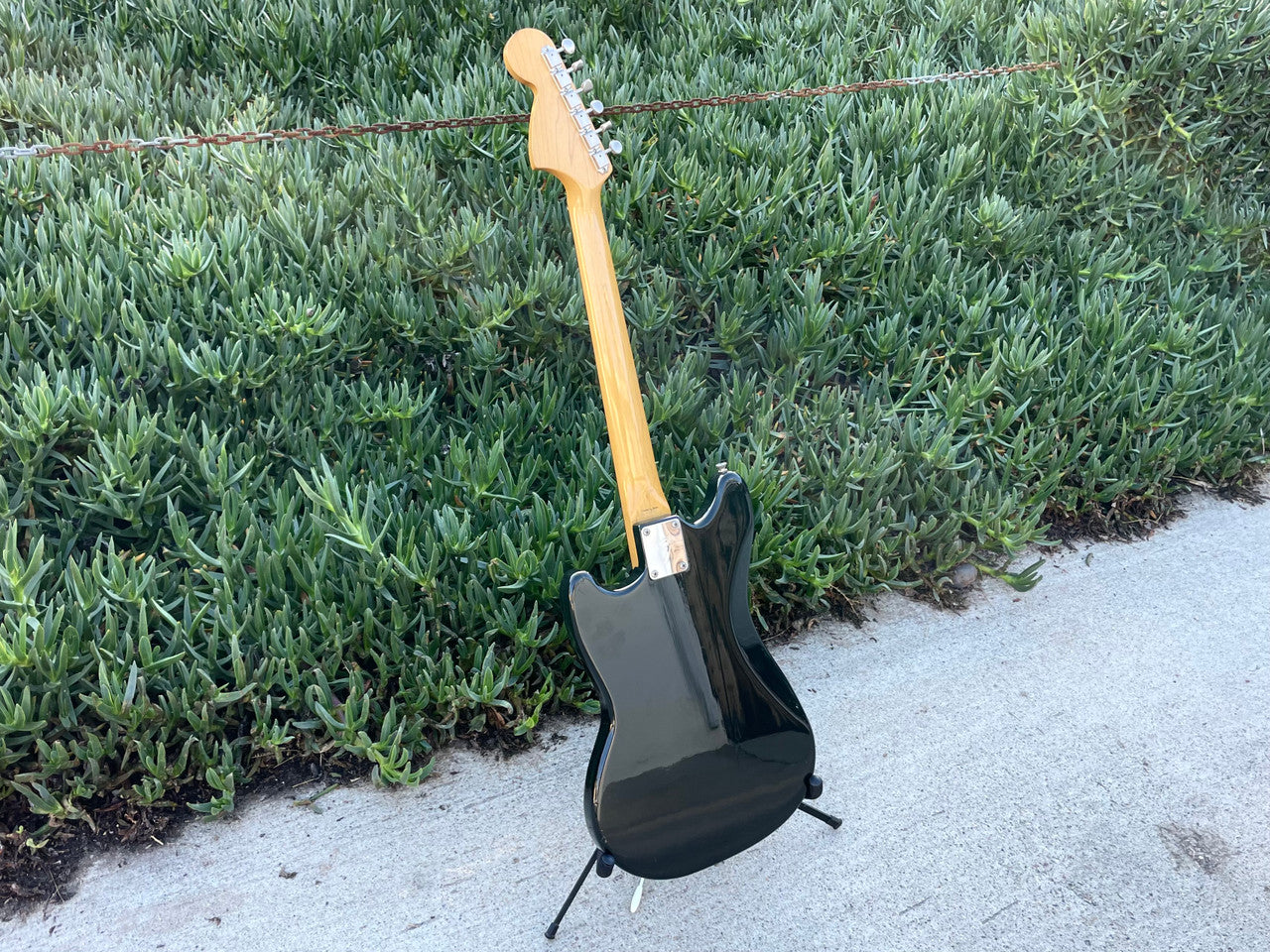 CIJ Fender Mustang Black